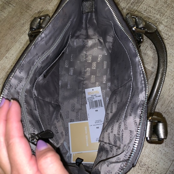 Matching Michael kors purse and wallet - Picture 3 of 4